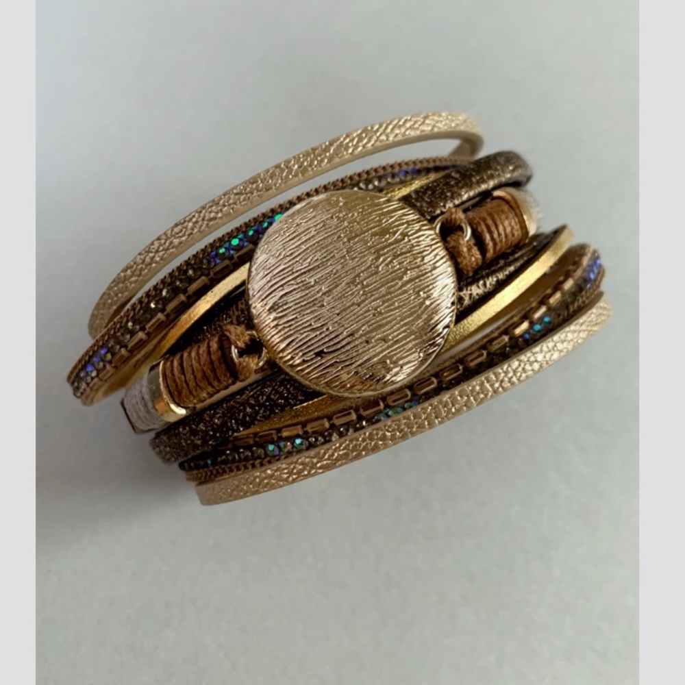 ⭐️ Boho layered magnet cuff bracelet (Brown/Gold/multi-color)
